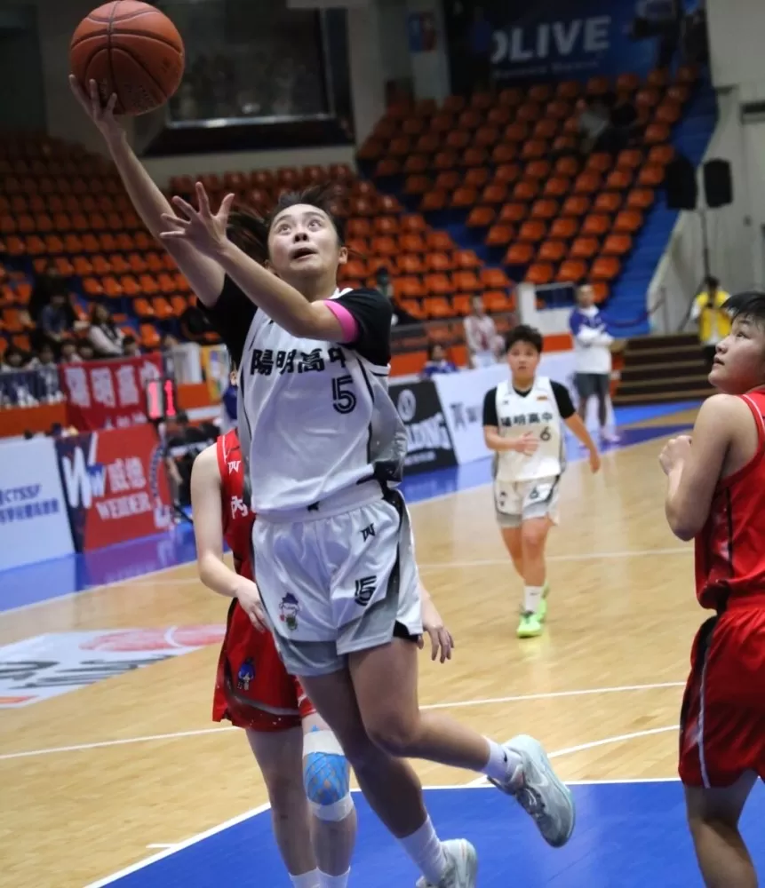 陽明陳子晴切入。