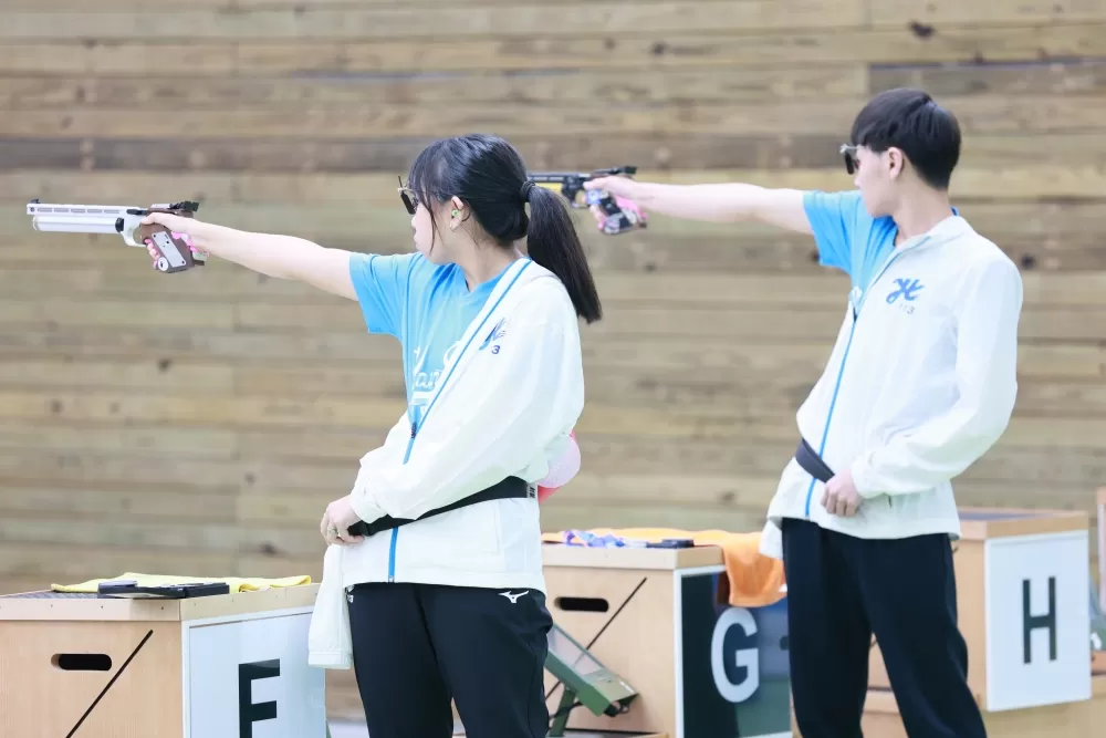 臺北市萬芳高中陳宥均、陳淳恩在射擊高中10公尺空氣手槍混合贏得第四名。(臺北市政府教育局提供）