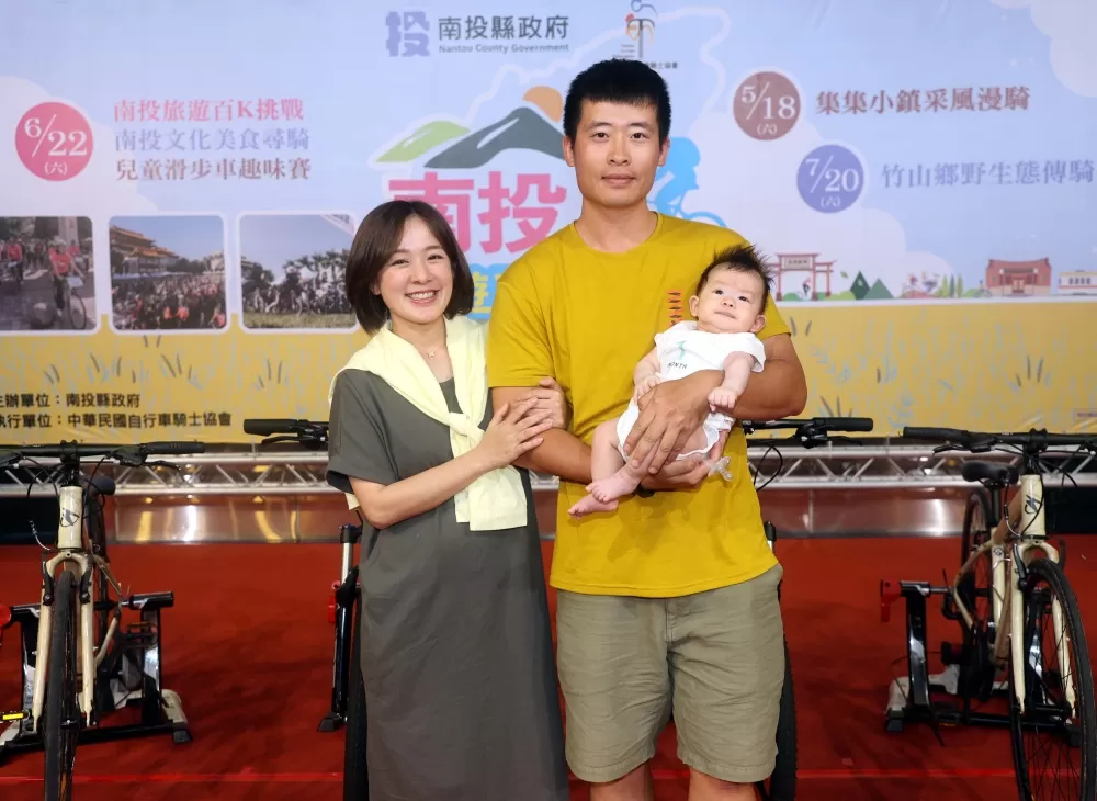 「151」(左起)、江勝山和兒子「醬油膏」。林嘉欣/攝影。