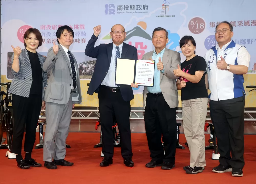 日本九電產業株式會社常務永井宏治(左三)專程從日本遠道而來共襄盛舉。林嘉欣/攝影。