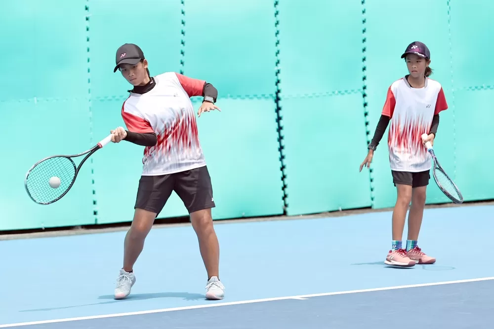 臺南市後壁國中在團體賽女雙項目奪冠（臺北市政府教育局提供）