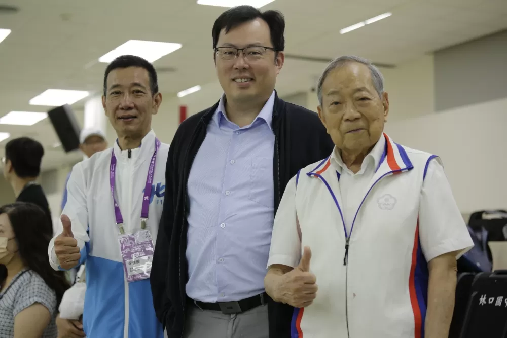 教育部體育署署長鄭世忠一早就到場為選手加油打氣。（臺北市政府教育局提供）