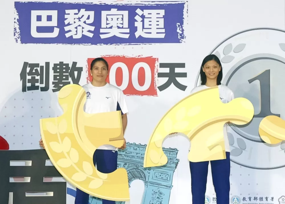 三度叩關奧運陳念琴(左)劍指金牌，吳詩儀盼踏上法網場地拚獎牌。林嘉欣／攝影。