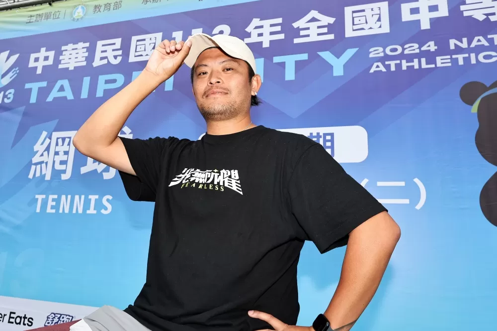 網球好手謝政鵬目前幫忙訓練臺北市南港高工和新興國中。(臺北市政府教育局提供)