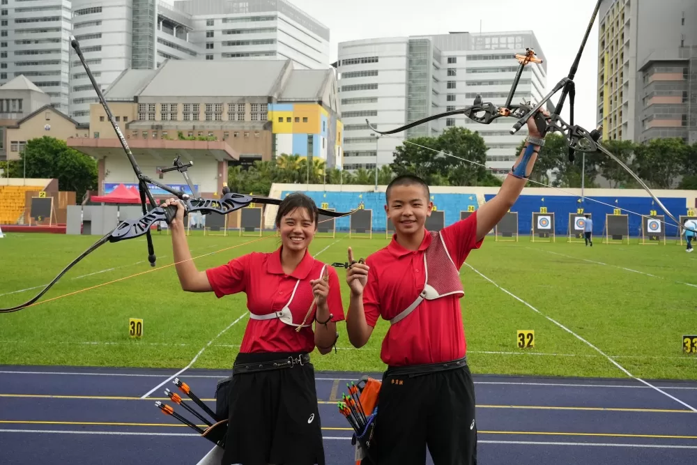新北市明德高中郭雪真（左）、麥育誠混雙奪金。（臺北市政府教育局提供）