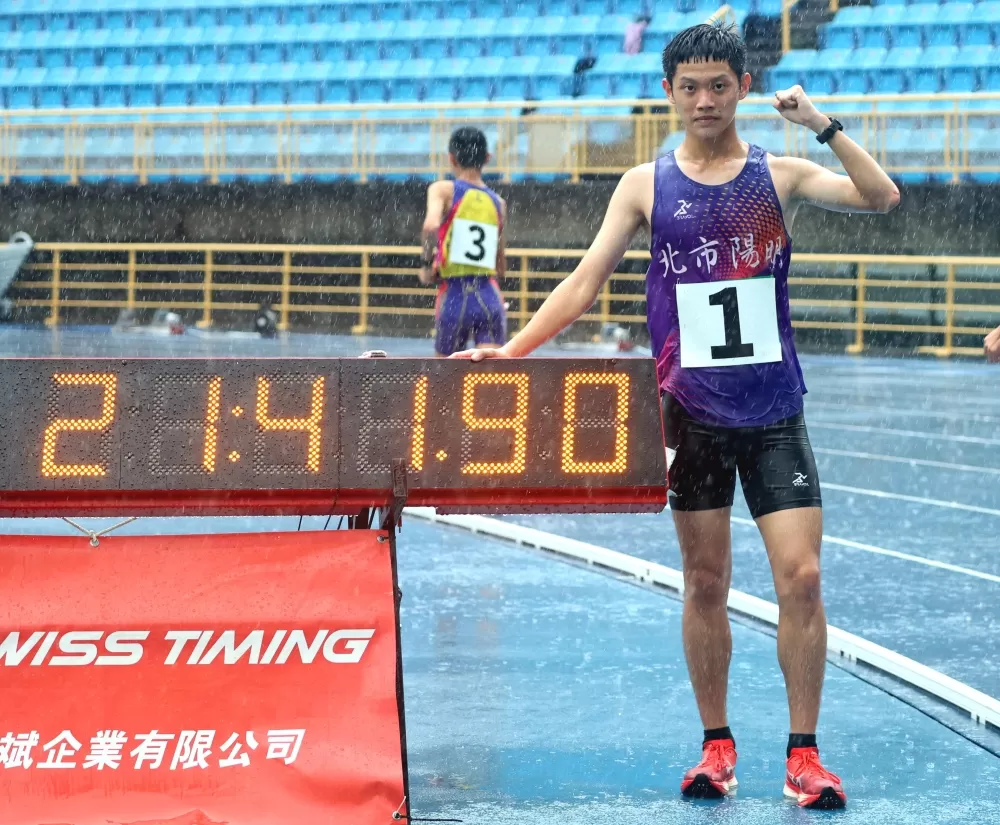 陽明高中「長頸鹿」羅聖欽連兩年全中運奪金破大會。林嘉欣/攝影。