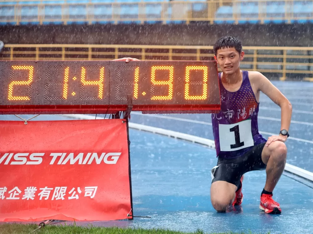 陽明高中「長頸鹿」羅聖欽連兩年全中運奪金破大會。林嘉欣/攝影。