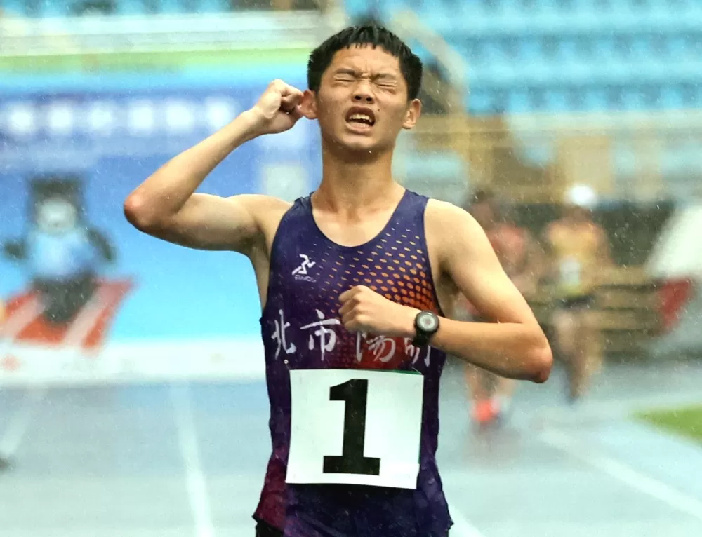陽明高中「長頸鹿」羅聖欽連兩年全中運奪金破大會。林嘉欣/攝影。