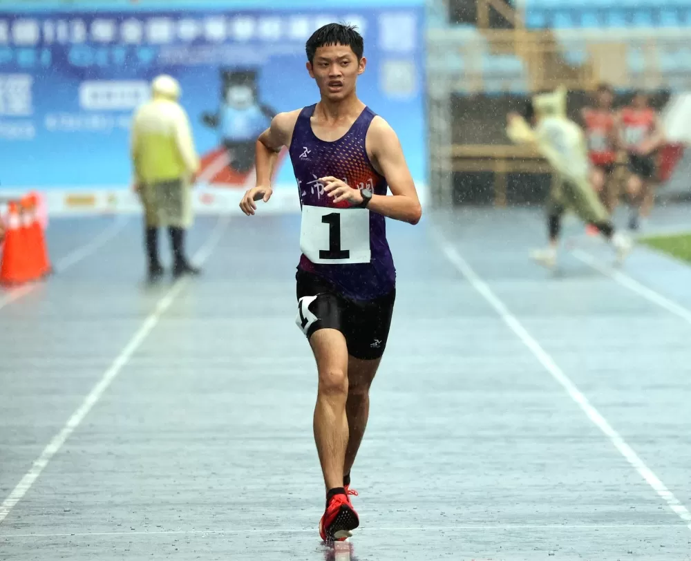 陽明高中「長頸鹿」羅聖欽連兩年全中運奪金破大會。林嘉欣/攝影。