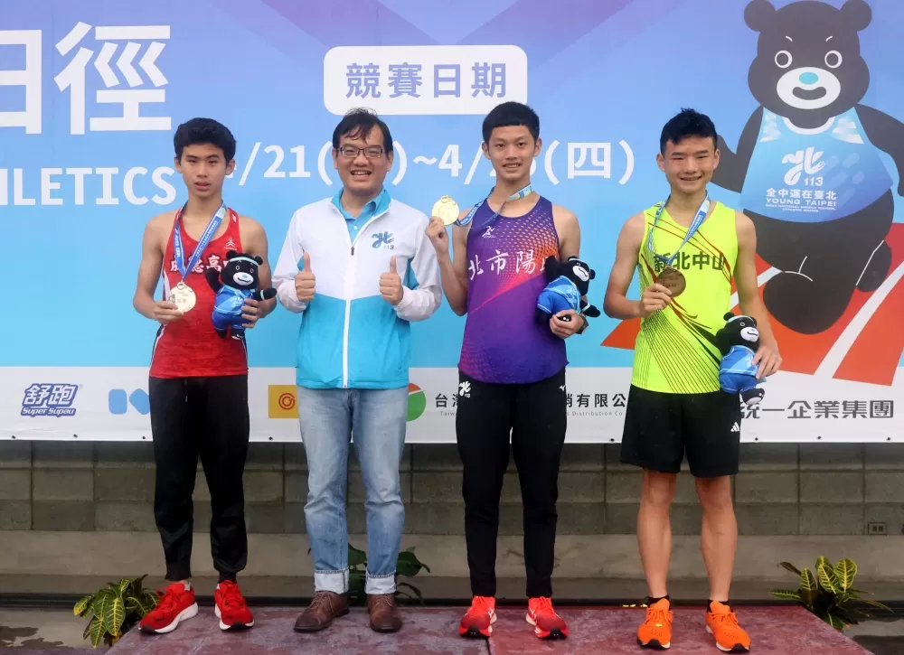 國男5000公尺競走頒獎。林嘉欣/攝影。