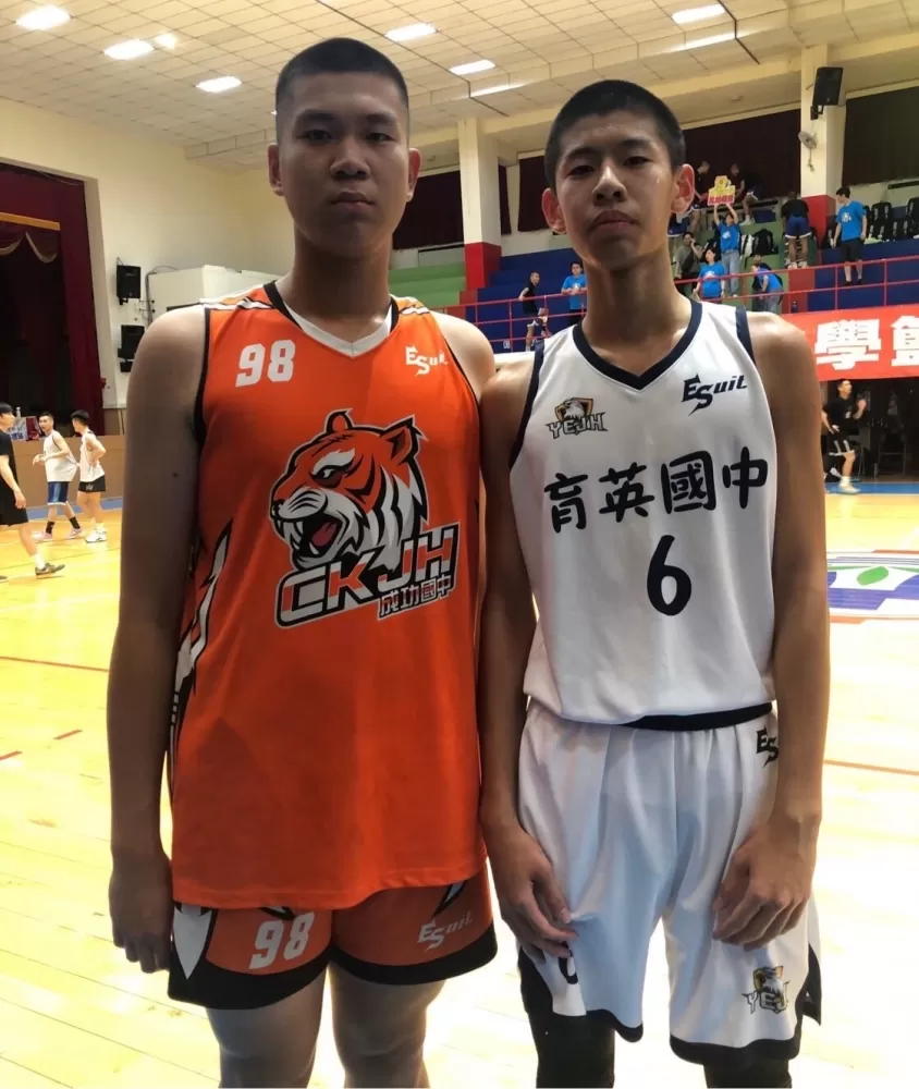 唐廉傑（右）vs_成功彭宥源「台中內戰」190高峰對決。