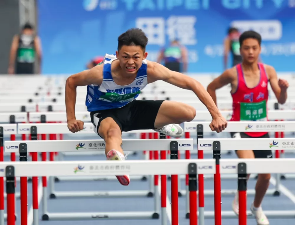 國男五項全能彰化縣信義國中小吳炫毅破大會。李守智/攝影。