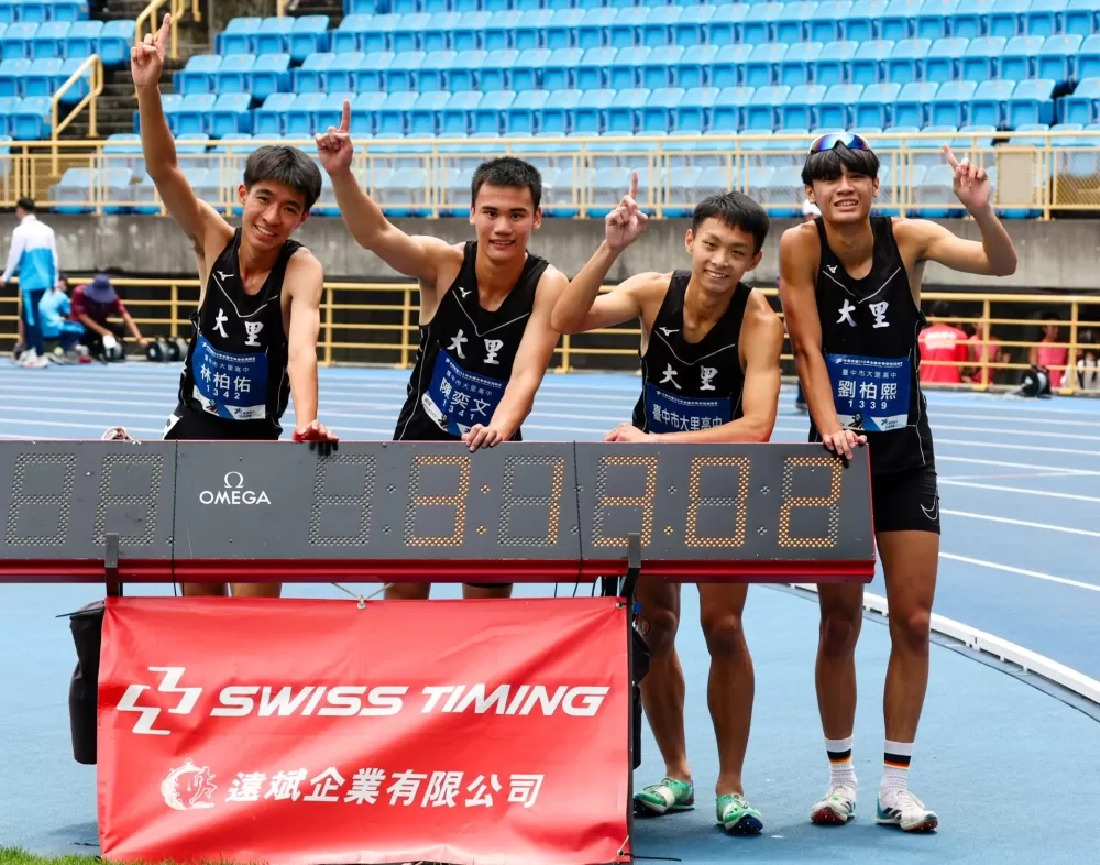 高男4×400公尺接力臺中市大里高中破大會。李守智/攝影。