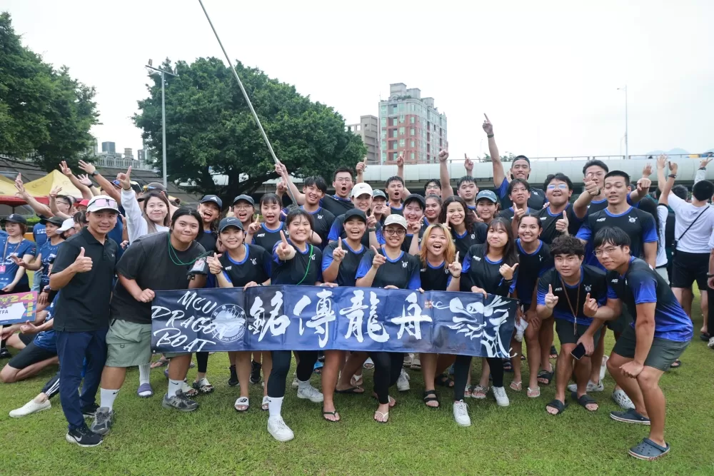 銘傳大學龍舟隊包辦公開男女組冠軍(臺北市龍舟協會提供)。
