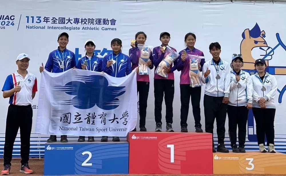 清大(中)在全大運公開組反曲弓女團連莊。國立體大提供。