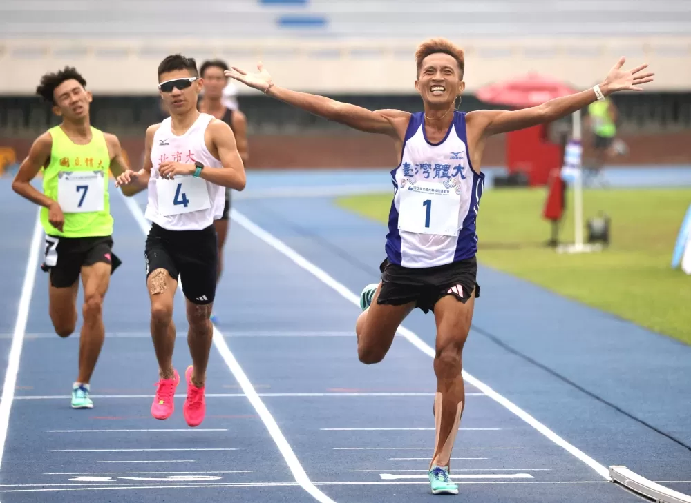 42歲蔣介文開心為地主留下全大運田徑第一金。林嘉欣／攝影。