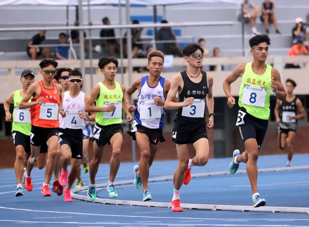 公開男子一萬公尺決賽。林嘉欣／攝影。