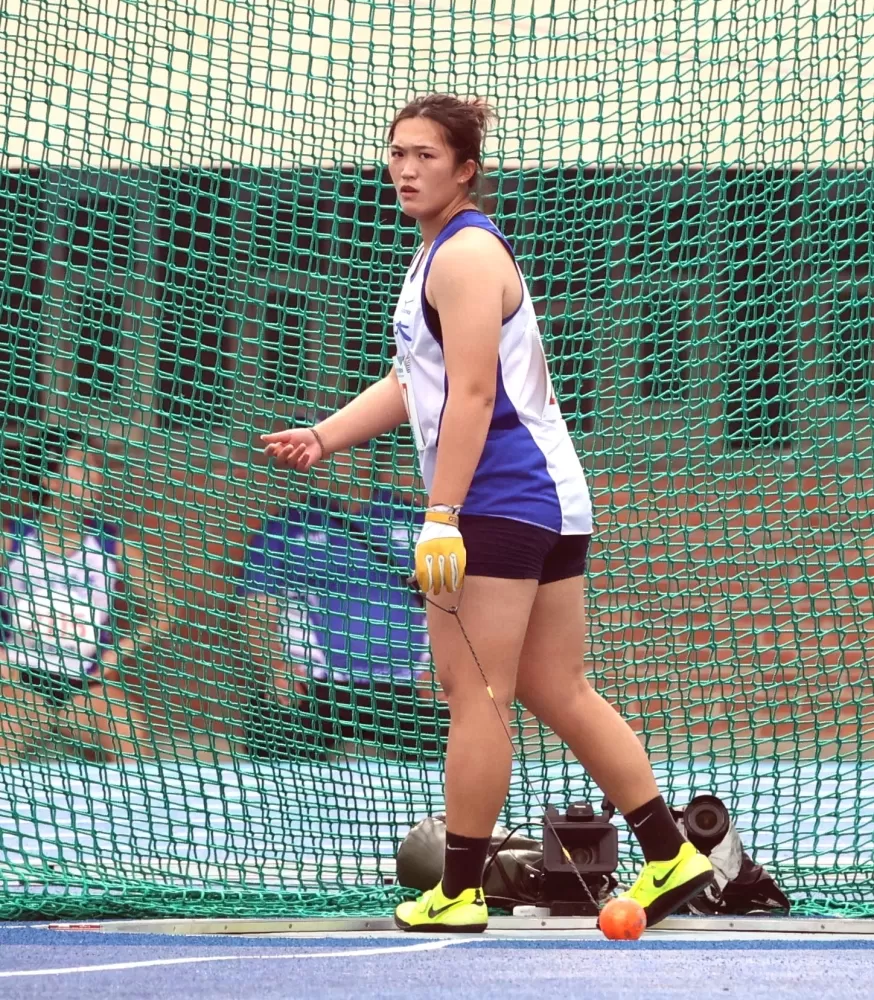 公開女子鏈球余雅倩65公尺55破大會。林嘉欣/攝影。