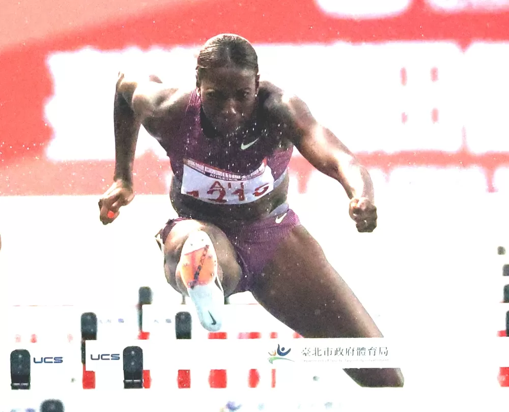 美國阿麗(中)兩破大會紀錄奪金。林嘉欣／攝影。