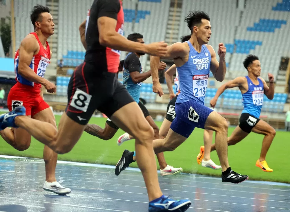 楊俊瀚在兩百公尺得銅。林嘉欣/攝影。