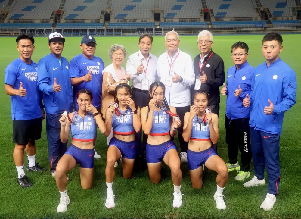 中華青年隊打破高懸32年的1600公尺接力U20全國紀錄。林嘉欣／攝影。