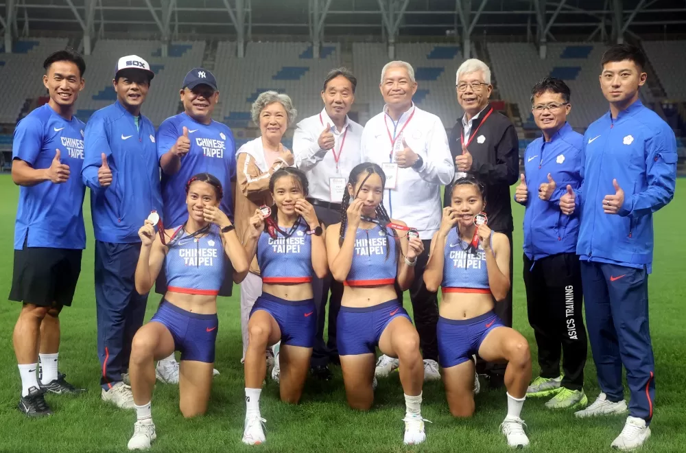 中華青年隊打破高懸32年的1600公尺接力U20全國紀錄。林嘉欣／攝影。