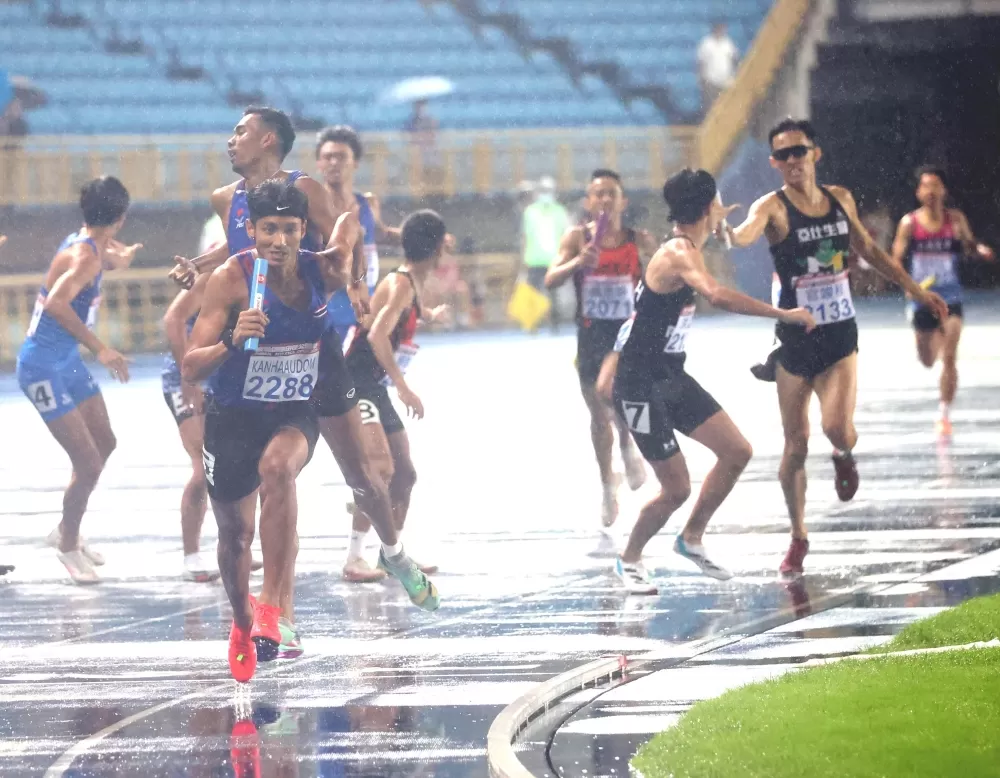 男子1600公尺接力決賽。林嘉欣／攝影。