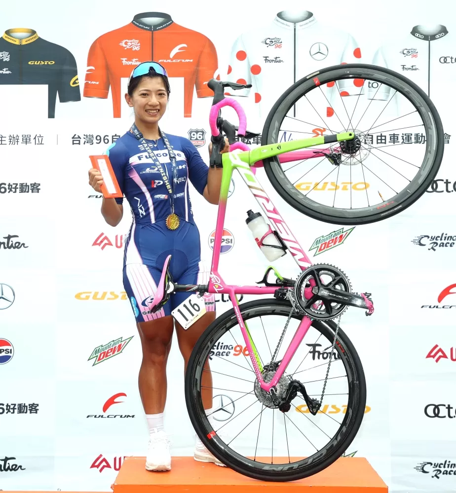 黃亭茵(前)毫無懸念在96聯賽天母繞圈賽封后。林嘉欣／攝影。