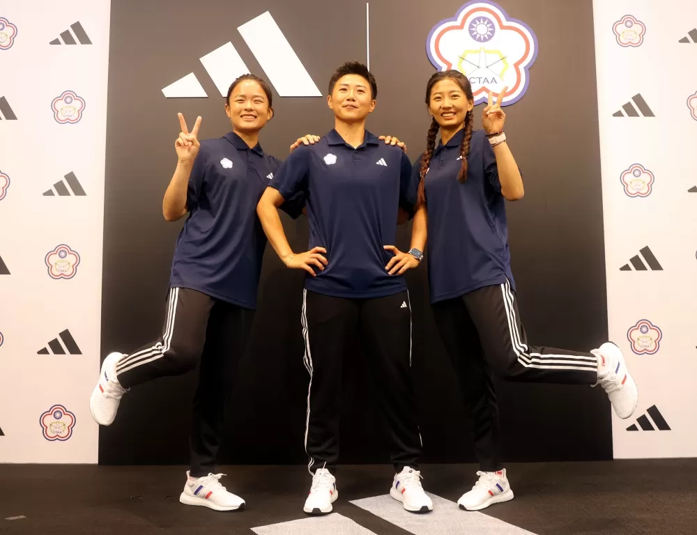 中華女子奧運射箭隊李彩綺(左起)、雷千瑩和邱意晴。林嘉欣/攝影。