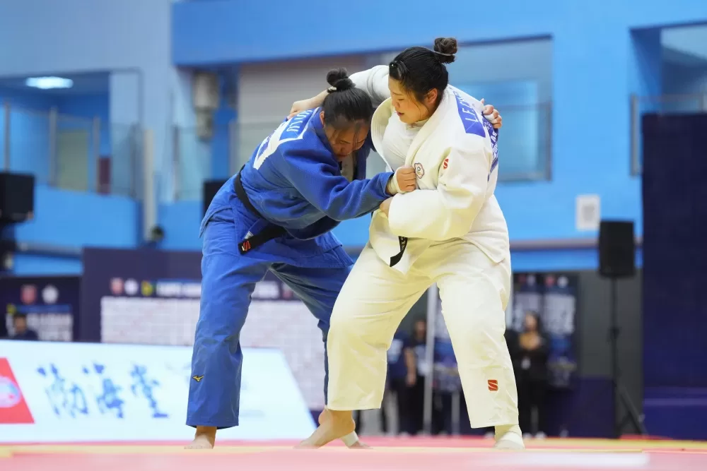 去年銀牌呂欣芮再次挑戰+100kg量級金牌戰，面對傷後復出的張齡方，最終由張齡方勝出。