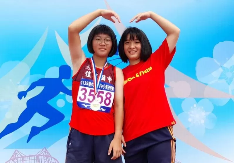 「大香菇」林佳萾(右)和「小香菇」陳歆喬合體。許瑞瑜/攝影。