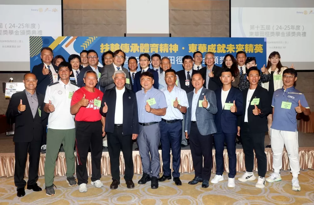 獲獎教練和貴賓合影。林嘉欣/攝影。