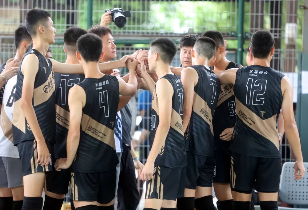 尋九連霸的豐商直落二過首關。林嘉欣/攝影。