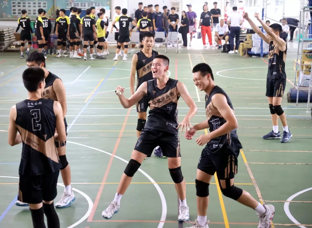 豐原高商寫史無前例九連霸超嗨。林嘉欣/攝影。