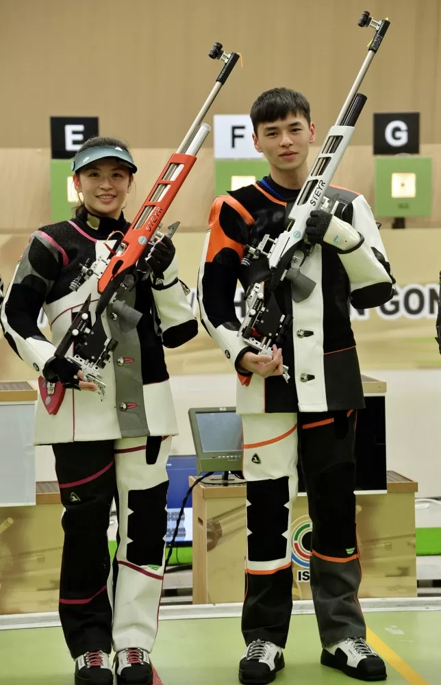 中華隊宋諭婷、宋佳彥奪下空氣步槍混雙冠軍(中華民國射擊協會提供)。