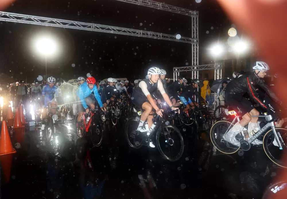 2024臺灣KOM自行車登山王挑戰上午5時出發。林嘉欣/攝影。