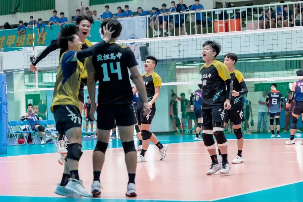 苑裡高中3：2逆轉勝明德高中超嗨。高中體總提供。下同。