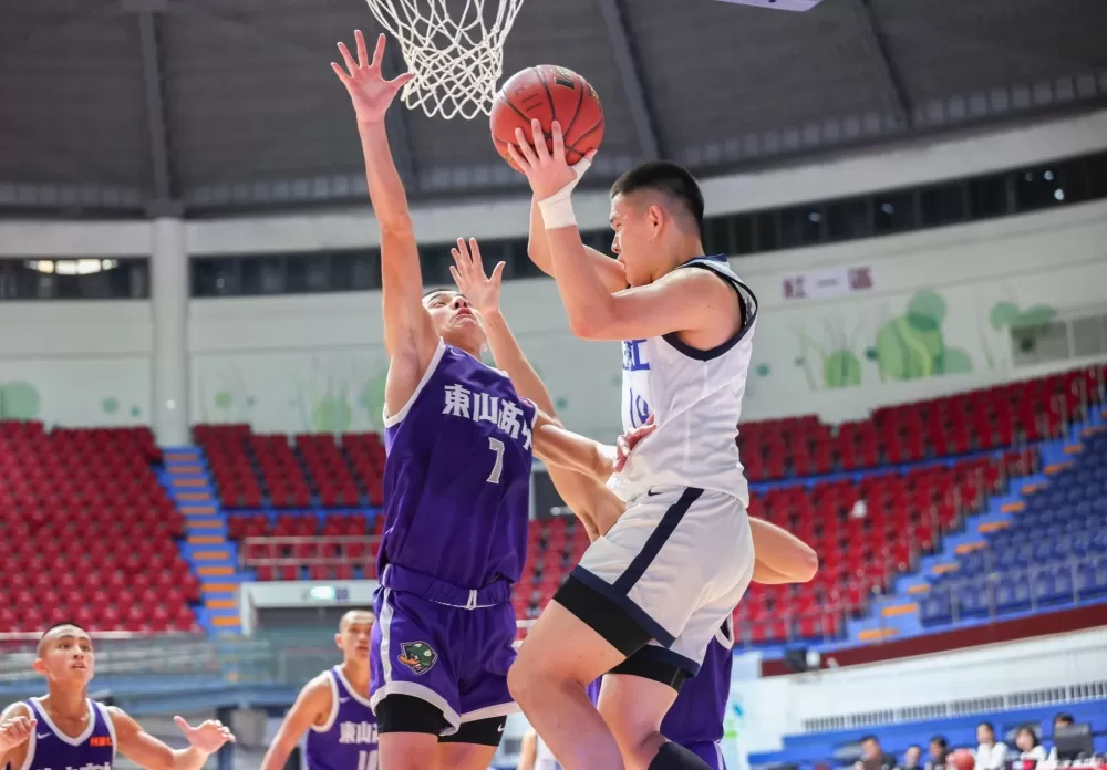 東山陳語澔。高中體總提供。下同。