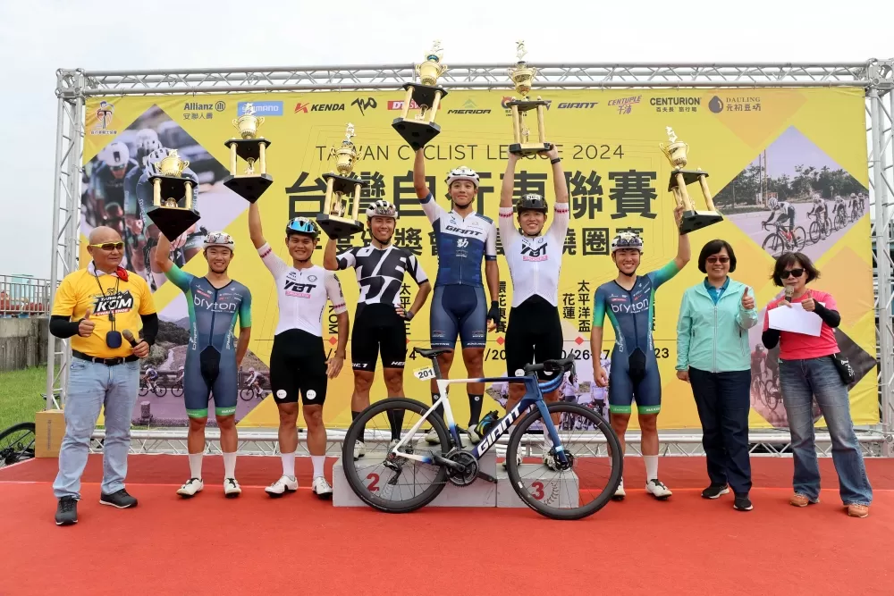 個人計時賽優勝選手。林嘉欣/攝影。
