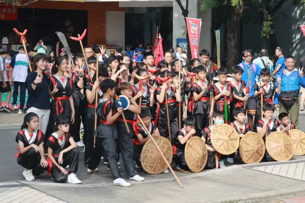 臺南歸南國小的宋江陣（國立臺南大學提供）。