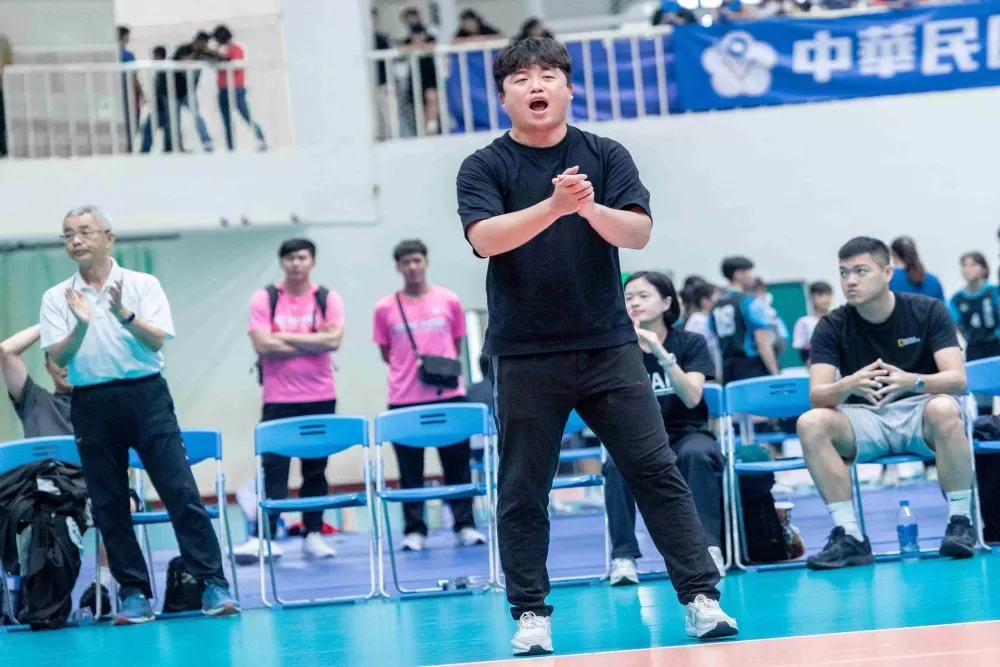 內中男排教練蘇厚禎。