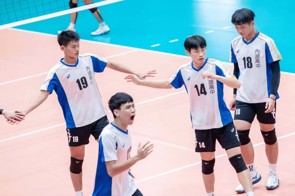 內中苦戰五局勝屏榮。