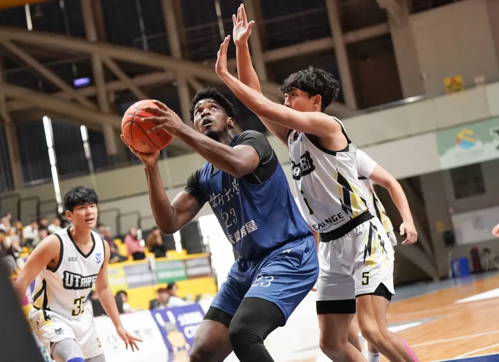 世新大學庫克UBA首度雙二十，21分創新高、21籃板平生涯最佳。