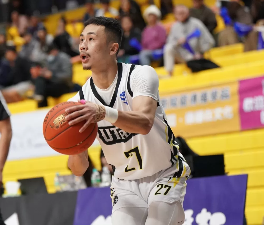 北市大學郝以風4外線拿22分。