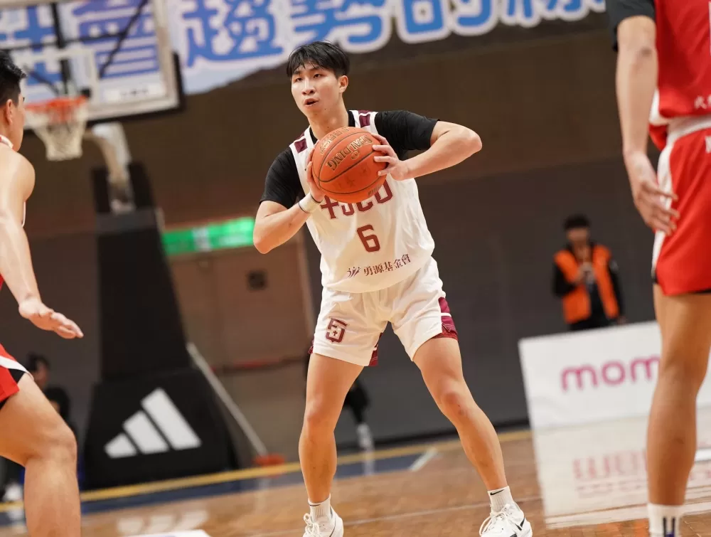 輔仁大學王翊仲12分6籃板4助攻。