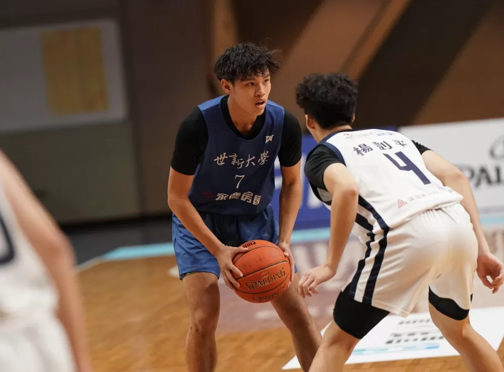 世新大學陳冠綸15分。