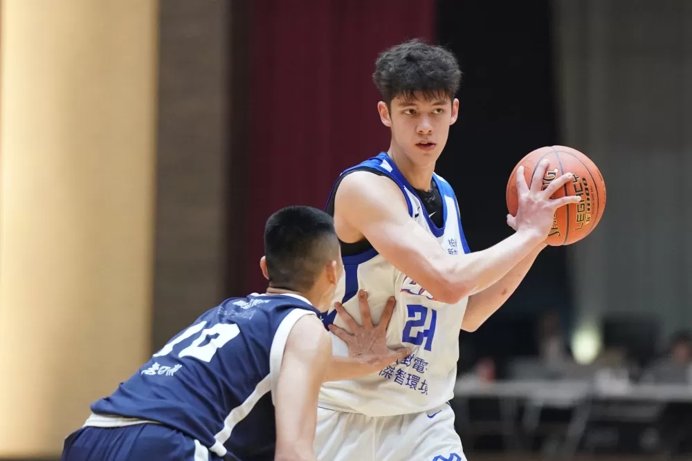 健行科大曾睦軒11分7籃板。