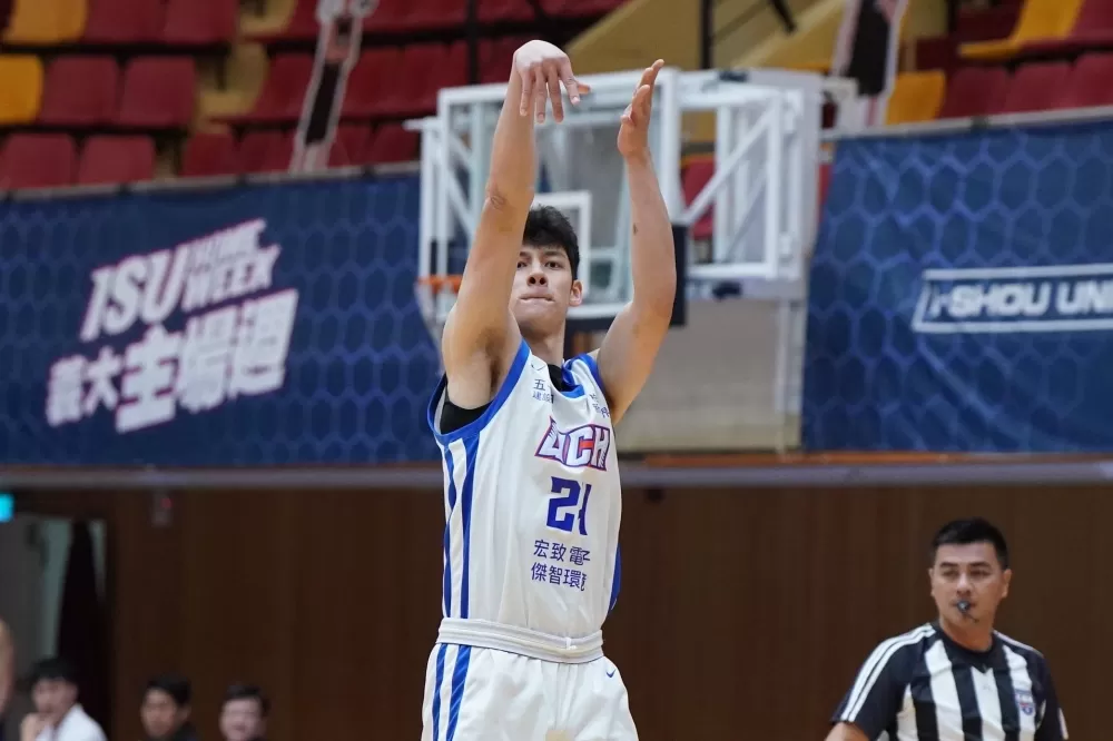 健行科大曾睦軒10分9籃板。