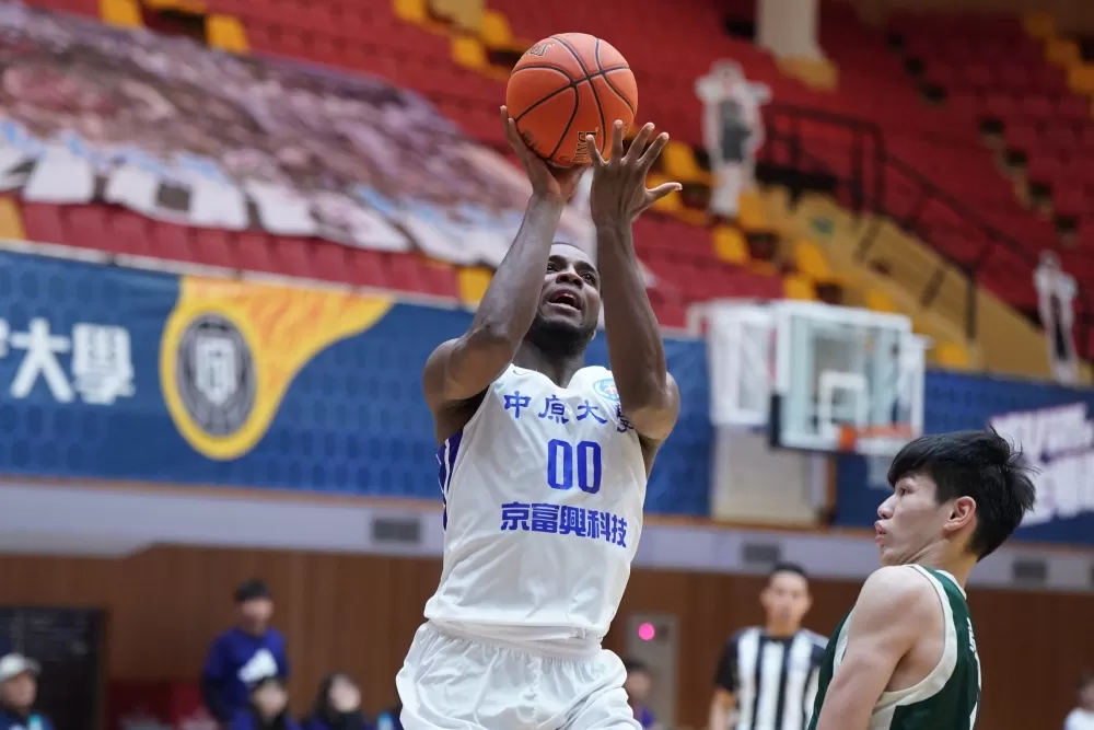 中原大學陳維哲18分10籃板演出雙十。