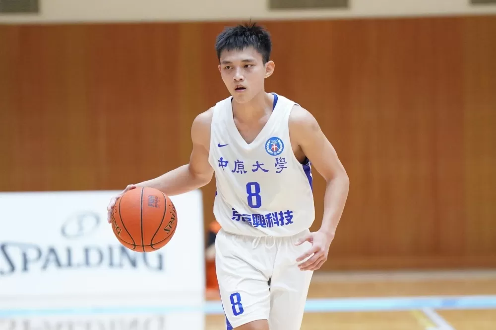 中原大學李承謙11分5籃板3助攻。